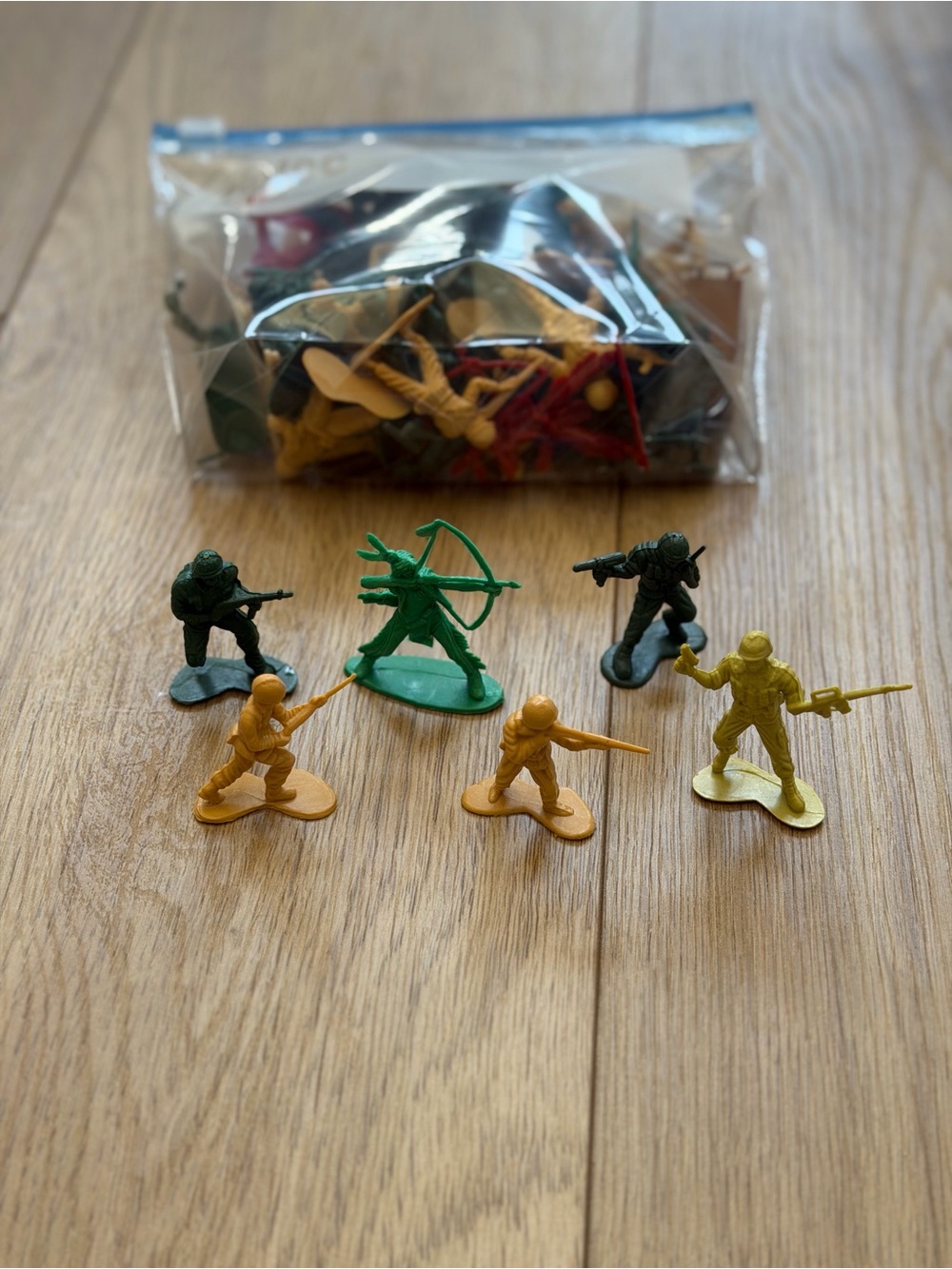Classic Plastic Army Men Toy Set - Green & Yellow Figures
